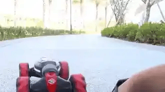 Auto na daljinsko upravljanje koji se transformiše